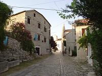 die Gassen von Osor auf der Insel Cres in Kroatien