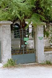 Eingang zum �kozentrum in Beli auf der Insel Cres in Kroatien