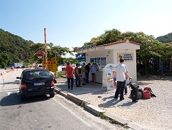 Reisebericht - mit tuifly.com nach Mali Losinj in Kroatien - die Verkaufsstelle fr Tickets der Fhre von Valbiska ( Insel Krk ) nach Merag ( Insel Cres )
