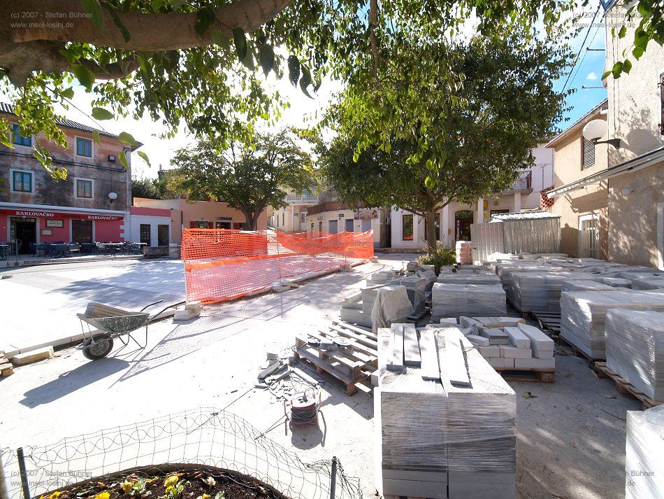 Baustelle Marktplatz Nerezine im Oktober 2007