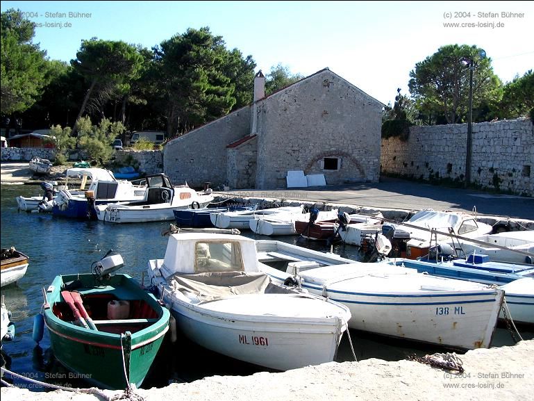 Bootshafen von Nerezine,<br>im Hintergrund eine alte �lm�hle