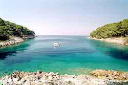 ... die Schwarze Bucht zwischen Veli Losinj und Mali Losinj